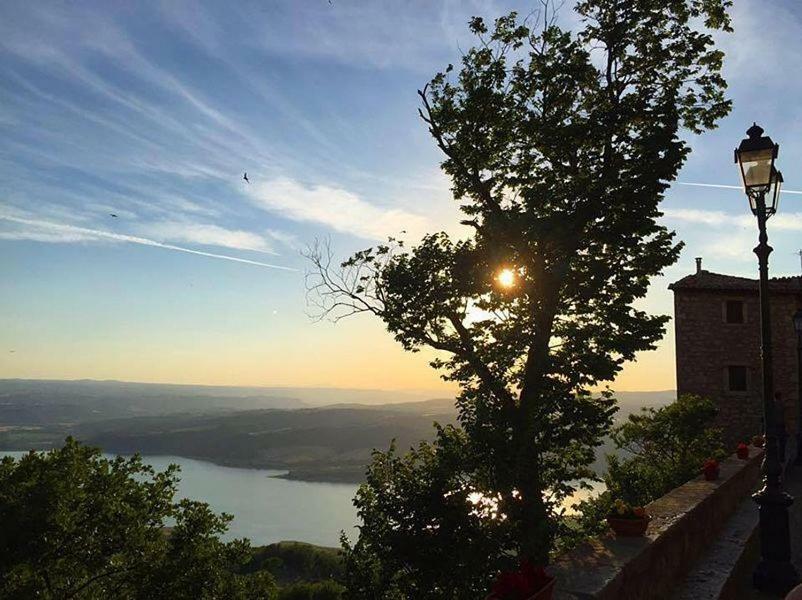 Le Casette Di Civitella La Casa Di Nonna Giulia Civitella Del Lago Exteriör bild